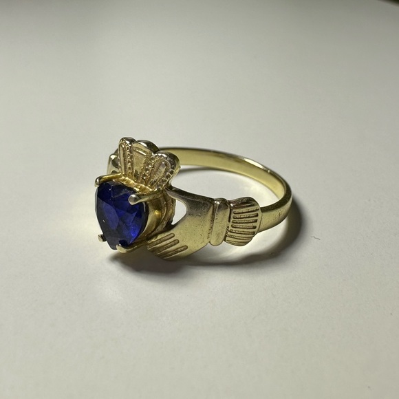 10K gold and sapphire claddagh ring - Picture 2 of 6